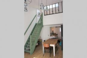 Superbe DUPLEX de 70m2 avec 2 CHAMBRES en HYPER CENTRE au CALME sur COUR classé 3 ETOILES avec PARKING en option